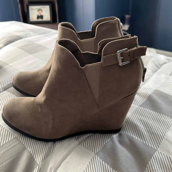 Maurices Shoes - Tan boots size 11